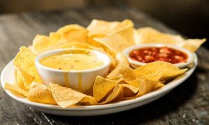 Cheddar's Chips with Salsa